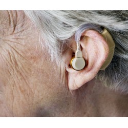 Surdez é uma doença e seu tratamento ajuda a reestabelecer capacidade de ouvir